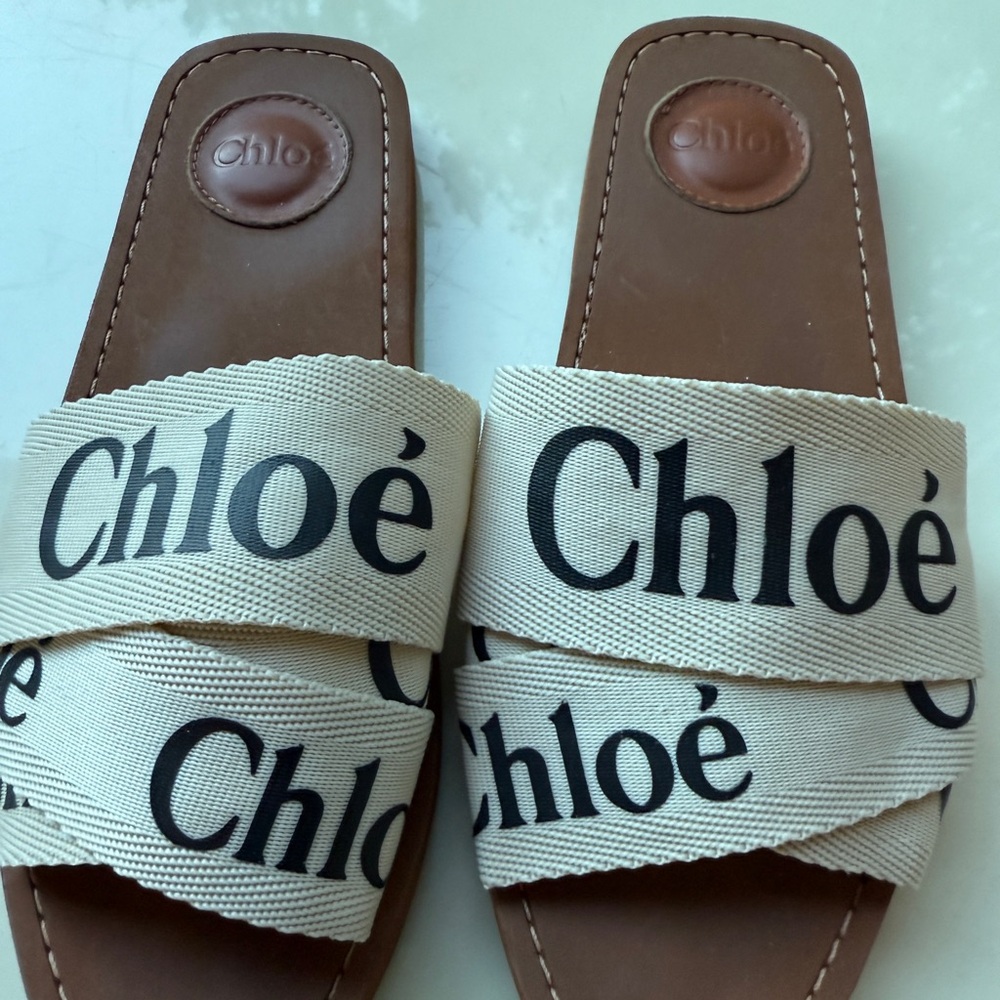 Chloé Beige and Black Logo Sandals